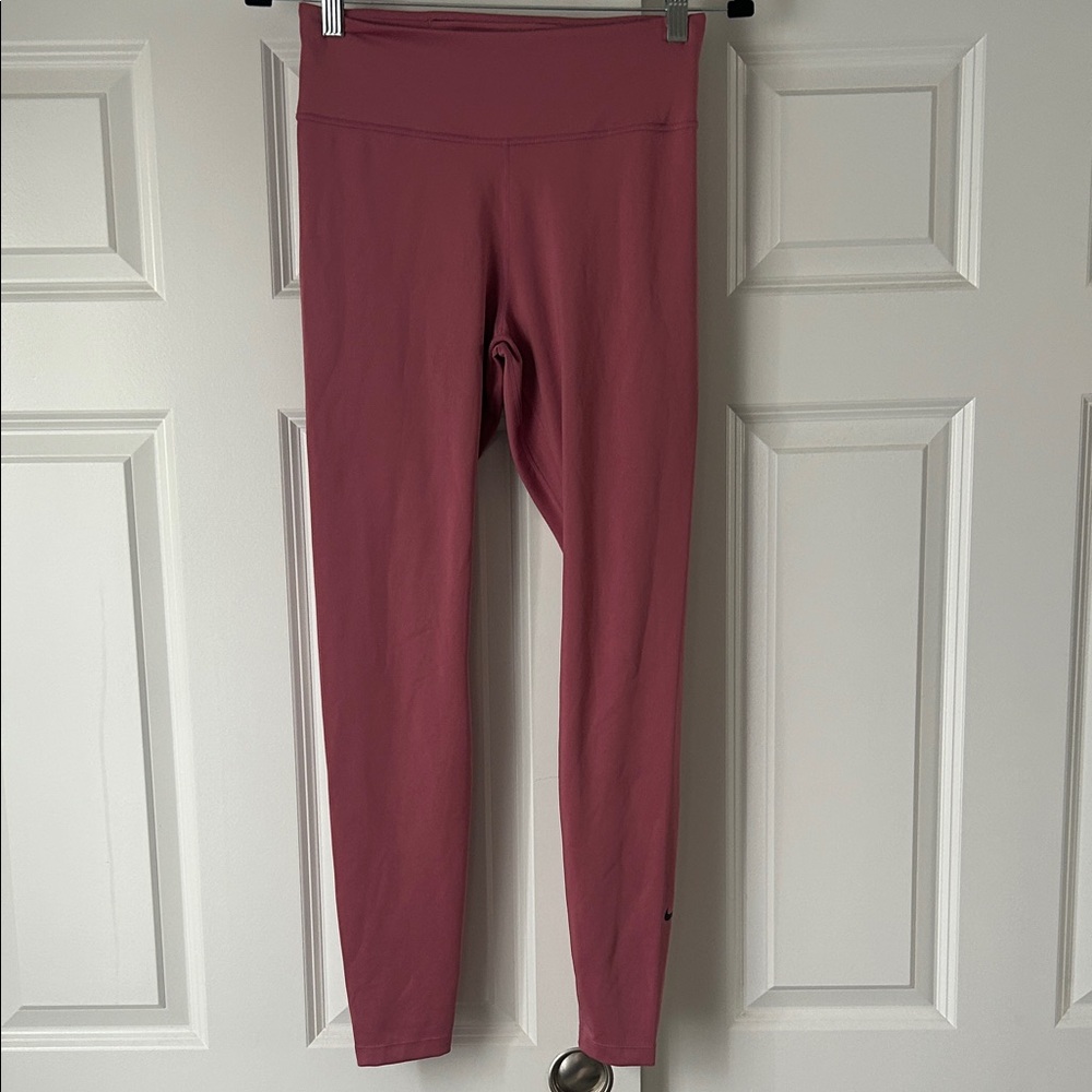 Nike Pink High-Waisted Leggings